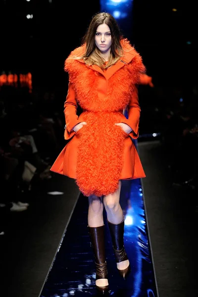 Look 14